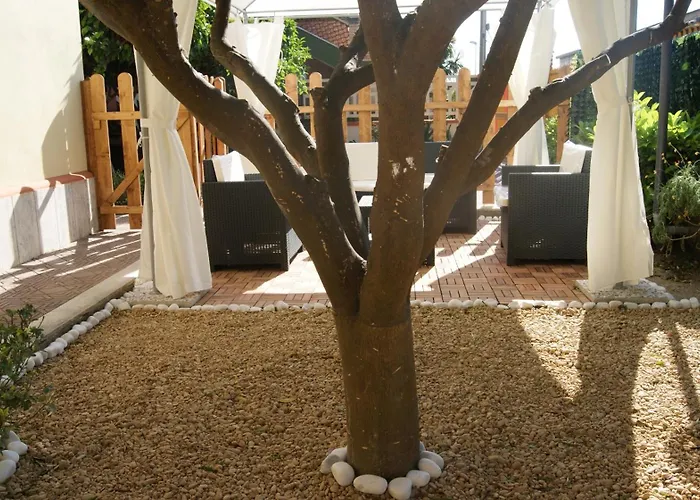 Vegan Inn Airport - Adults Only - Late Check In